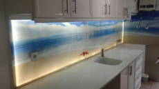 Mutfak tezgah üssü cam panel