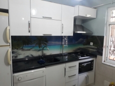 Mutfak tezgahýnda 3D cam panel